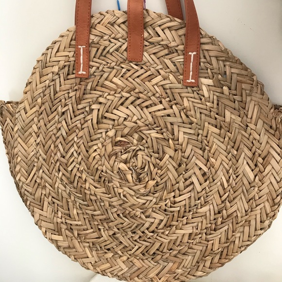 Anthropologie Handbags - ❤️New Anthroplogie round straw tote